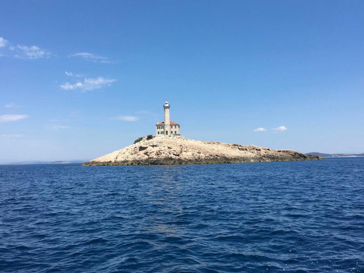 Villa Kadinela, 200M From Kamenjak, Huge Quiet Garden With Barbecue, 2 New Kitchens 普莱曼图拉 外观 照片