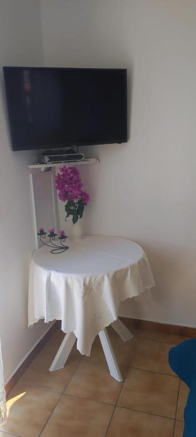 Villa Kadinela, 200M From Kamenjak, Huge Quiet Garden With Barbecue, 2 New Kitchens 普莱曼图拉 外观 照片