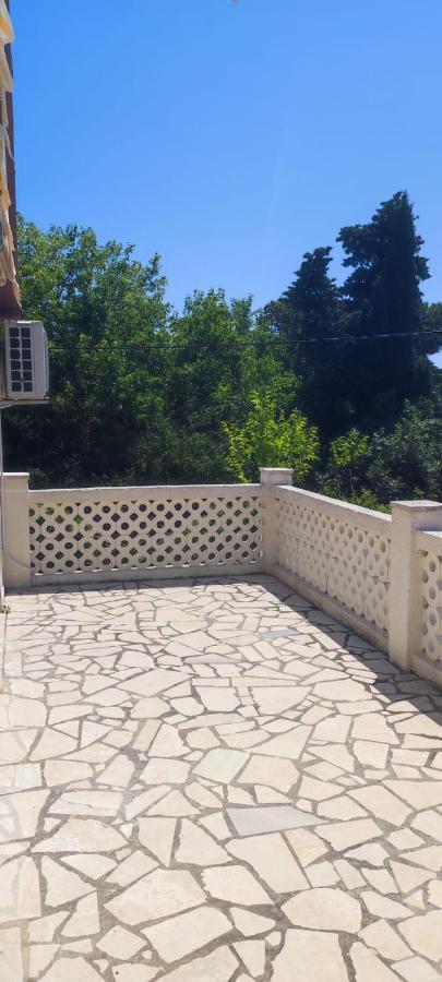 Villa Kadinela, 200M From Kamenjak, Huge Quiet Garden With Barbecue, 2 New Kitchens 普莱曼图拉 外观 照片