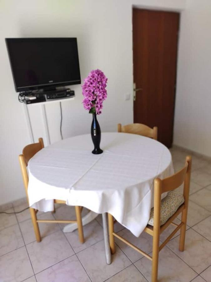 Villa Kadinela, 200M From Kamenjak, Huge Quiet Garden With Barbecue, 2 New Kitchens 普莱曼图拉 外观 照片