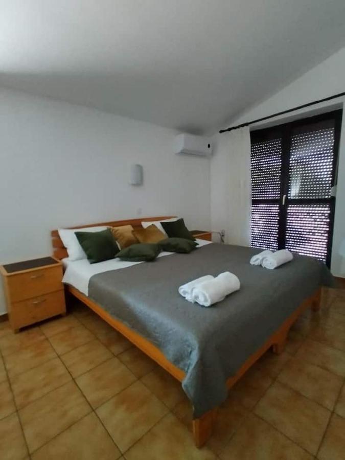 Villa Kadinela, 200M From Kamenjak, Huge Quiet Garden With Barbecue, 2 New Kitchens 普莱曼图拉 外观 照片