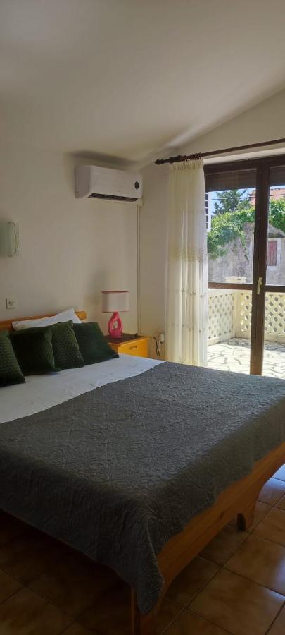Villa Kadinela, 200M From Kamenjak, Huge Quiet Garden With Barbecue, 2 New Kitchens 普莱曼图拉 外观 照片