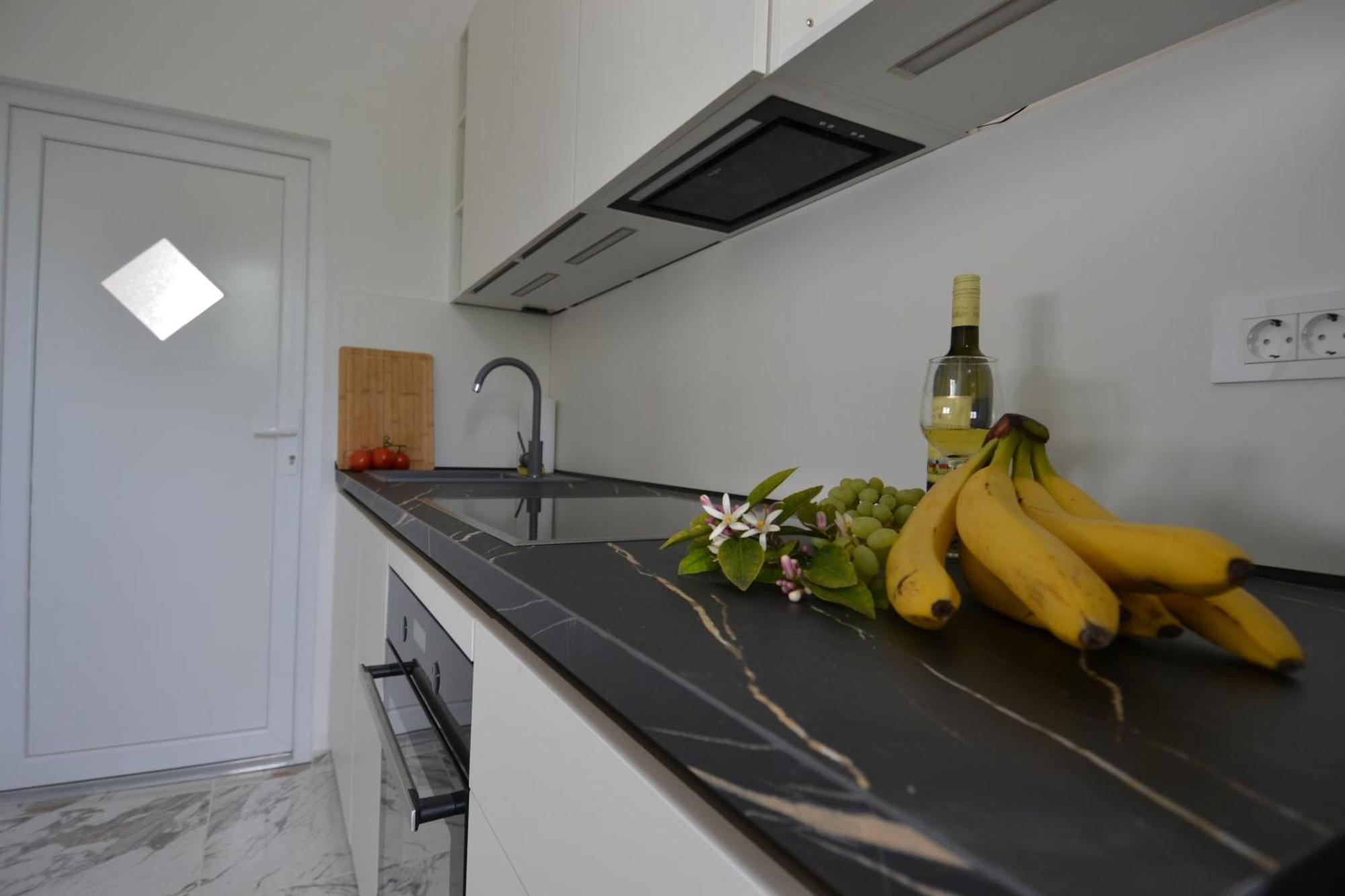 Villa Kadinela, 200M From Kamenjak, Huge Quiet Garden With Barbecue, 2 New Kitchens 普莱曼图拉 外观 照片