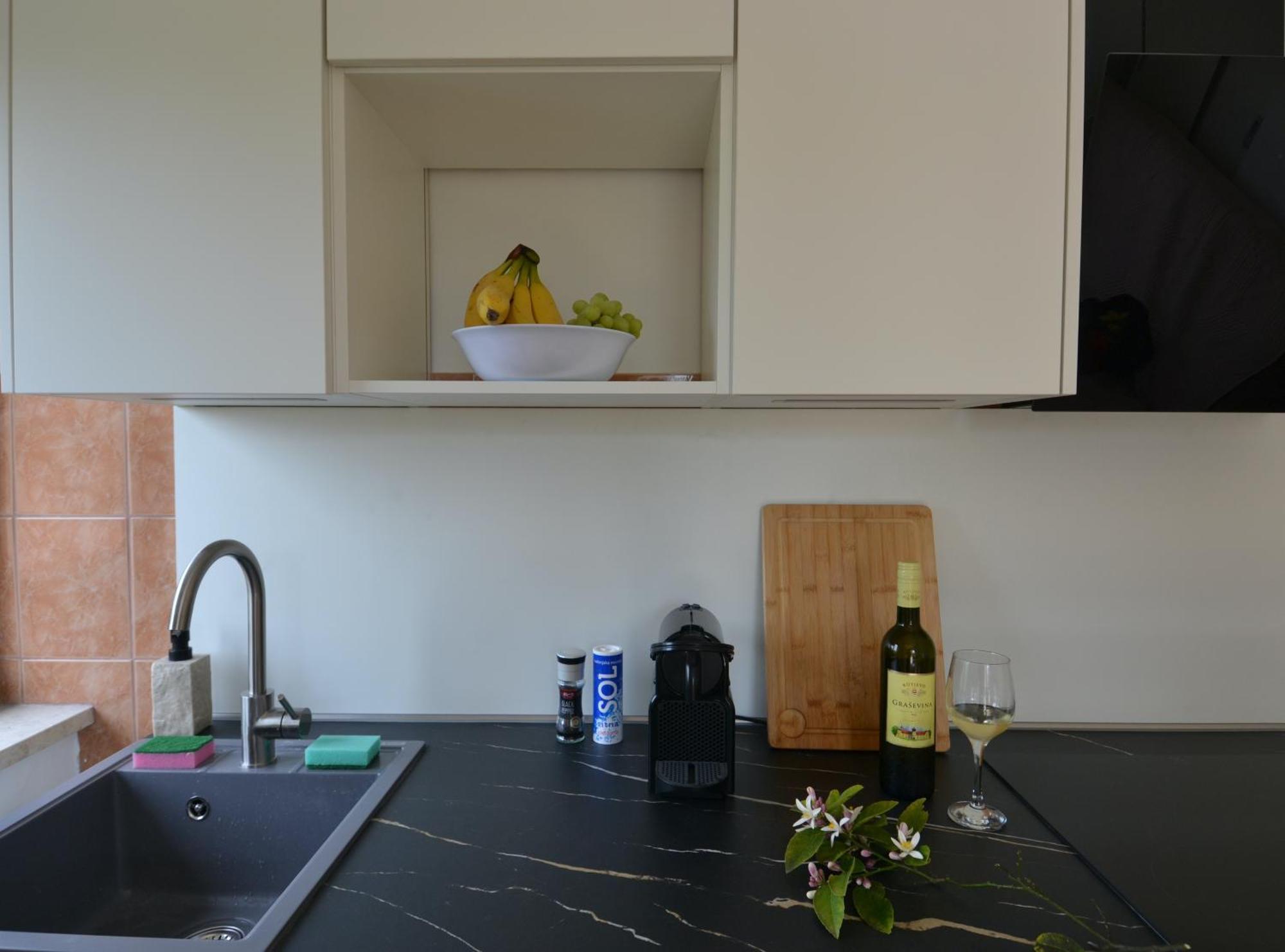 Villa Kadinela, 200M From Kamenjak, Huge Quiet Garden With Barbecue, 2 New Kitchens 普莱曼图拉 外观 照片